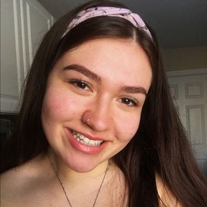 Meet your Posher, Emi